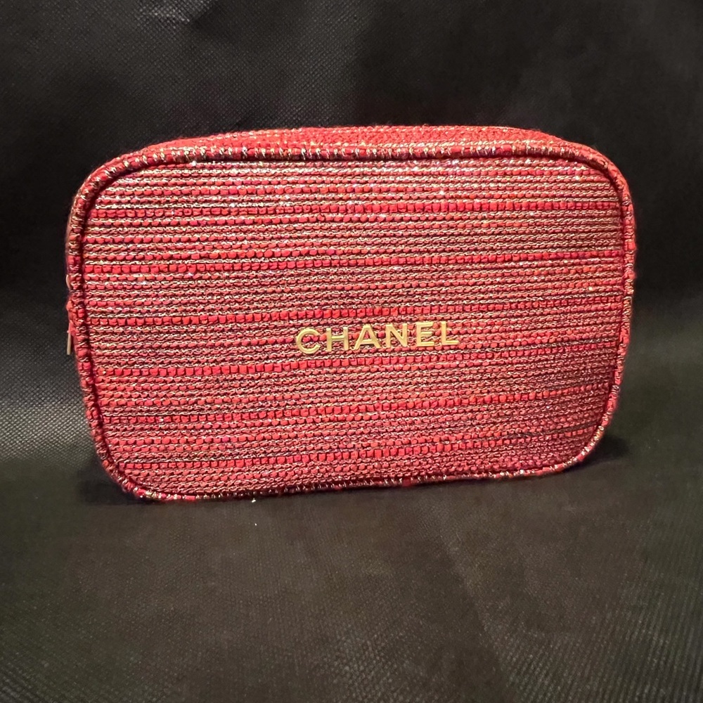 CHANEL 2022 Limited Edition Holiday Cosmetic Case